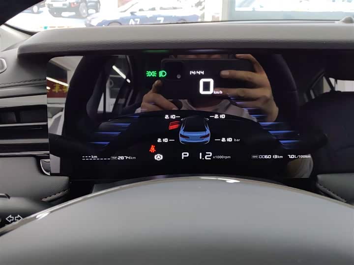 Фото 11 - Roewe i5