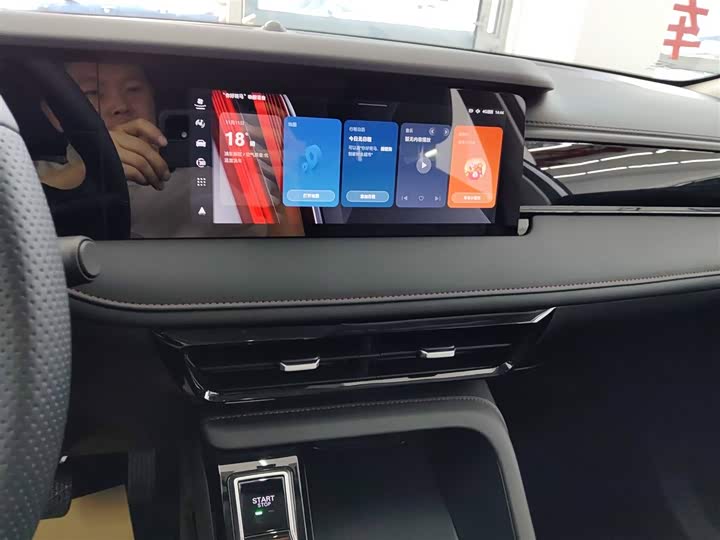 Фото 12 - Roewe i5