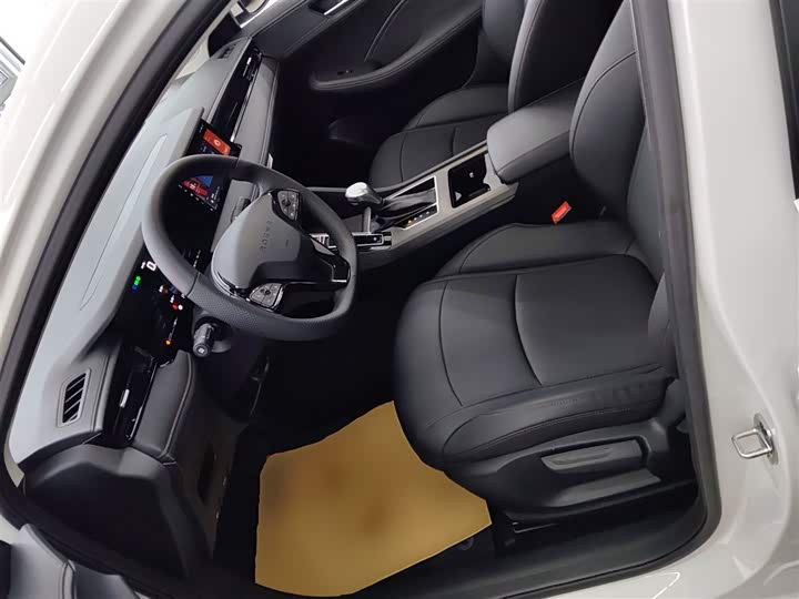 Фото 14 - Roewe i5