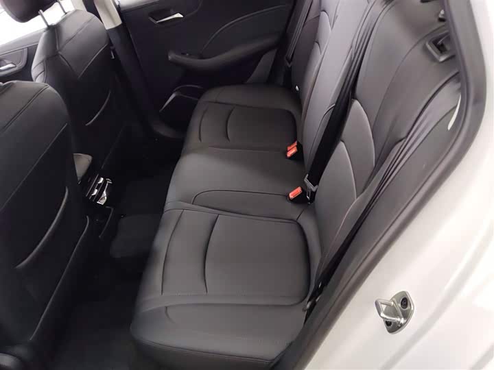 Фото 16 - Roewe i5