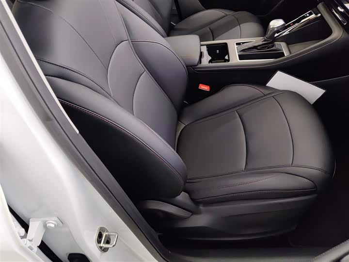 Фото 24 - Roewe i5