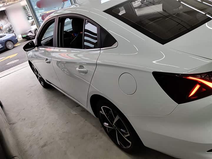 Фото 4 - Roewe i5