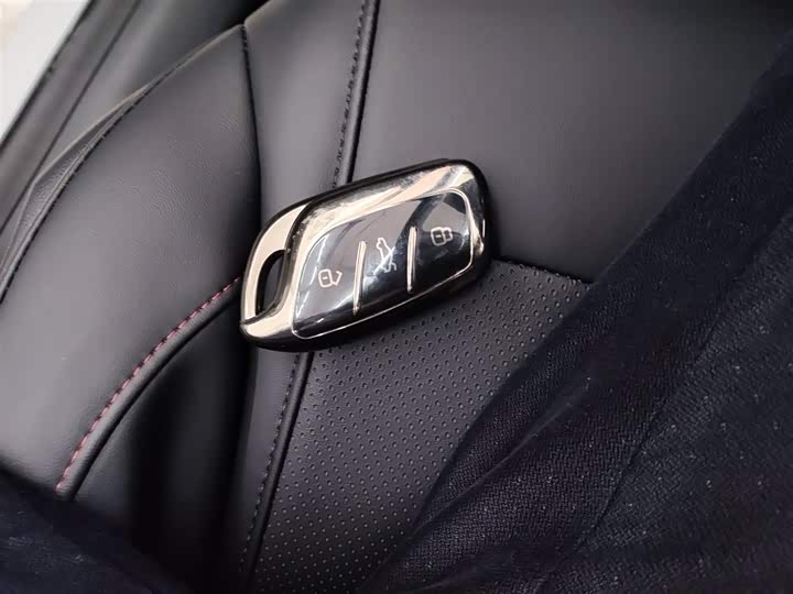 Фото 8 - Roewe i5