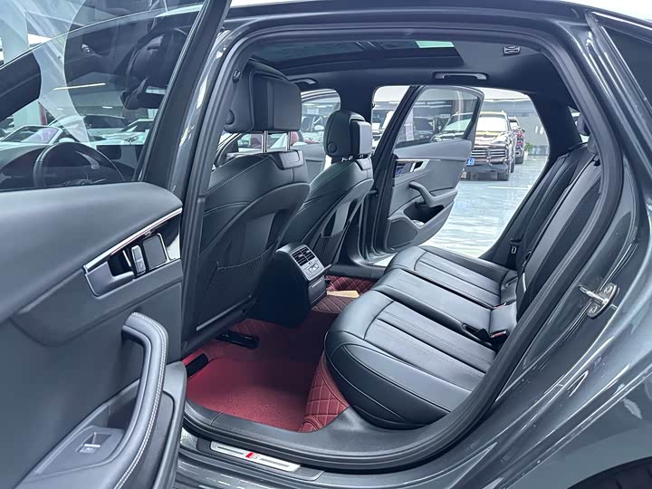 Фото 11 - Audi A4L