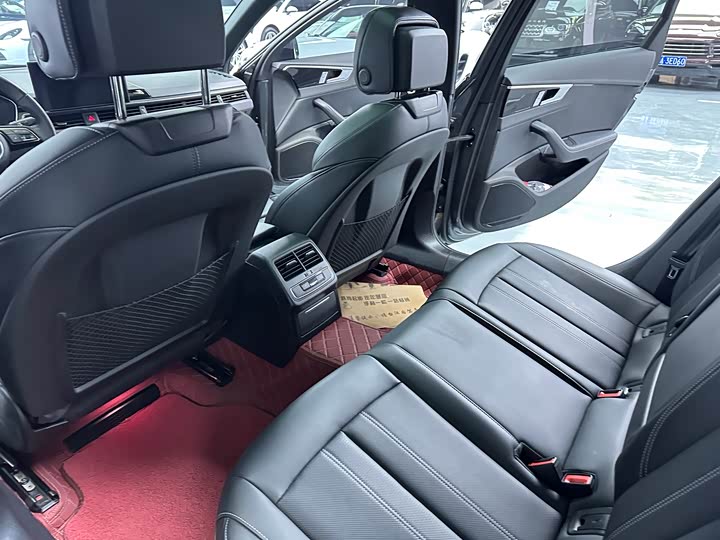 Фото 12 - Audi A4L