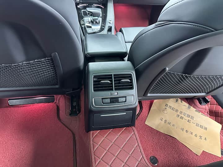 Фото 13 - Audi A4L