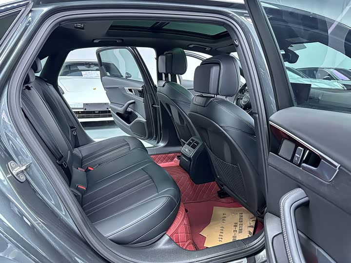 Фото 14 - Audi A4L