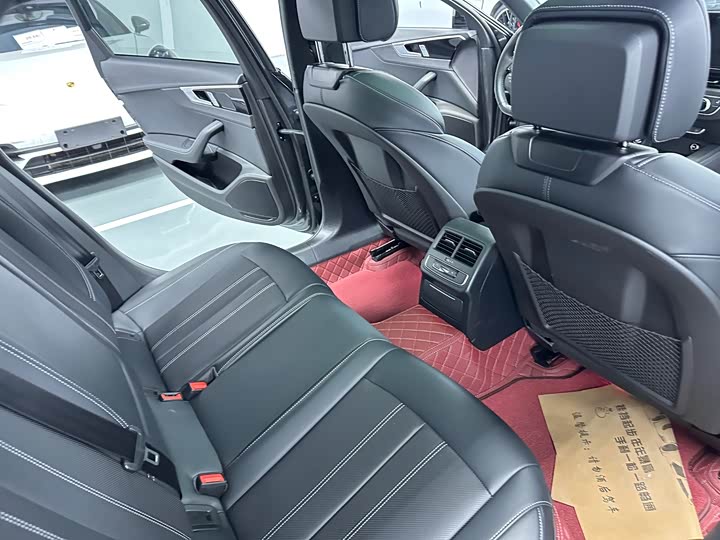 Фото 15 - Audi A4L