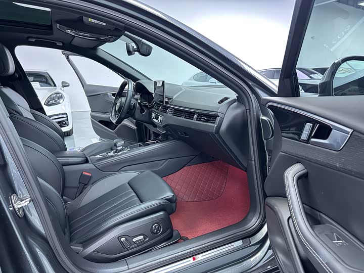 Фото 16 - Audi A4L