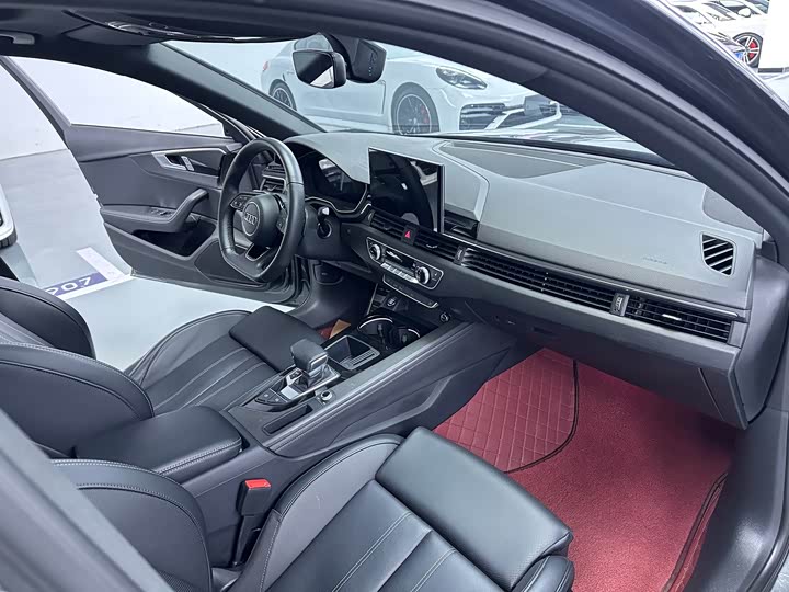 Фото 17 - Audi A4L