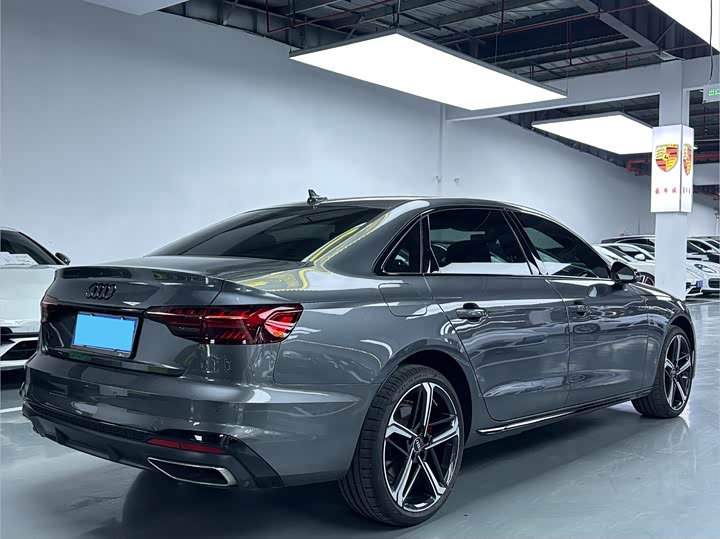 Фото 19 - Audi A4L