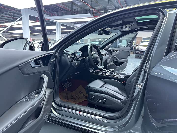 Фото 4 - Audi A4L