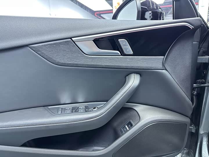 Фото 7 - Audi A4L