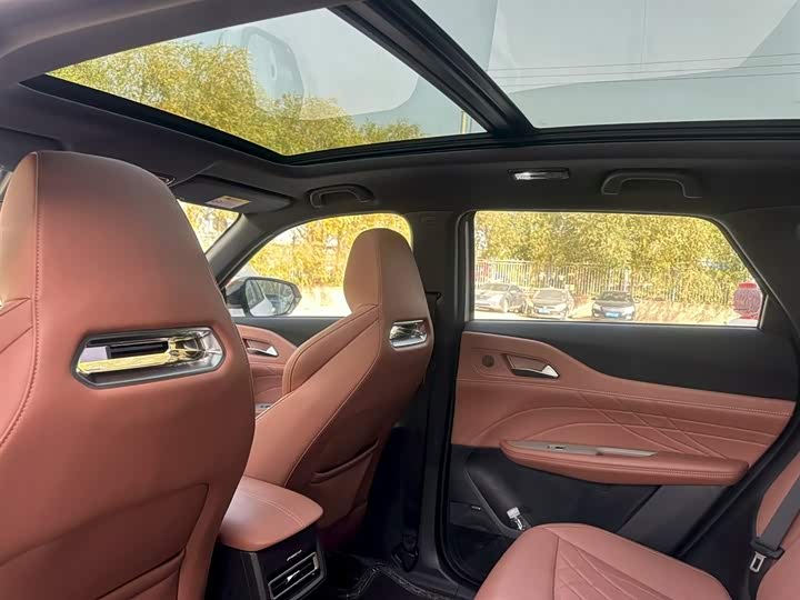 Фото 6 - Changan UNI-Z Hybrid