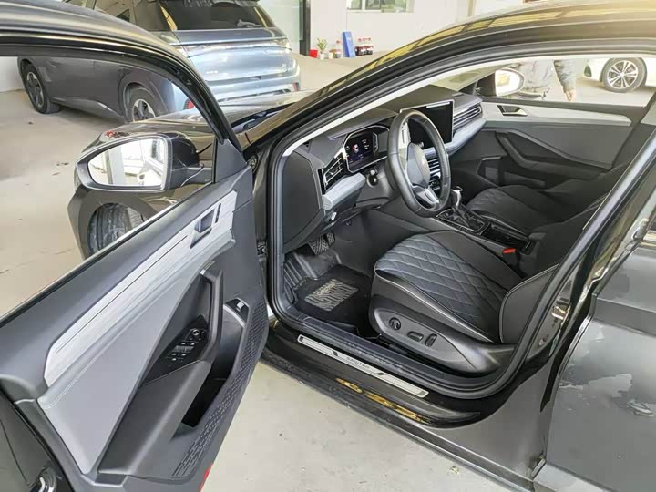 Фото 3 - Volkswagen Sagitar L