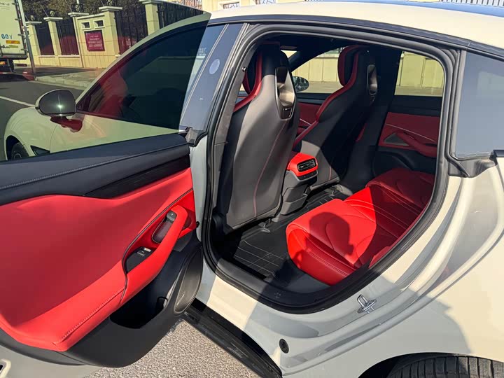 Фото 11 - Xiaomi SU7