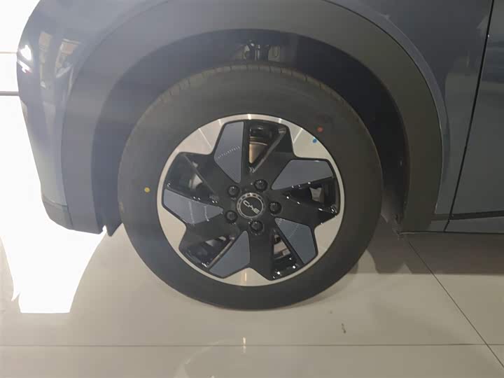 Фото 23 - BYD Dolphin