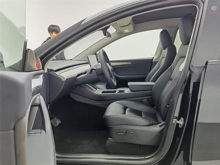 Фото 10 - Tesla Model Y