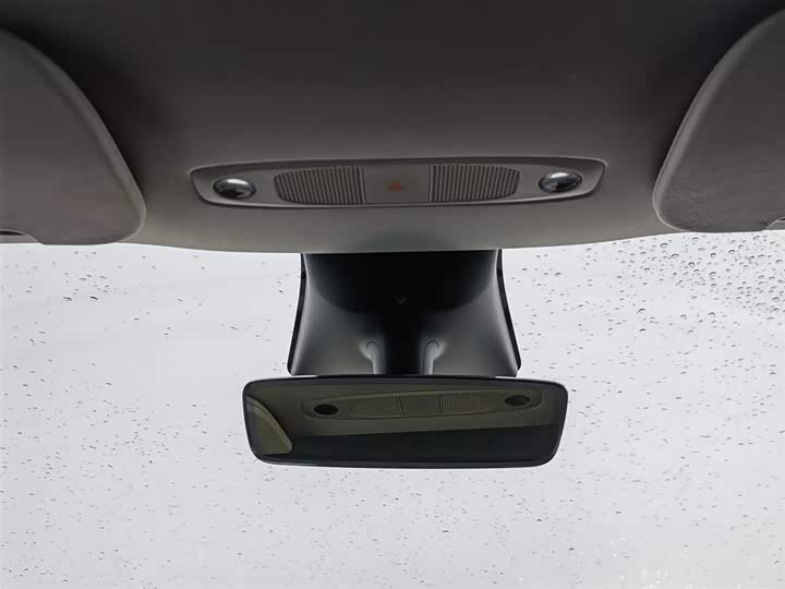 Фото 14 - Tesla Model Y