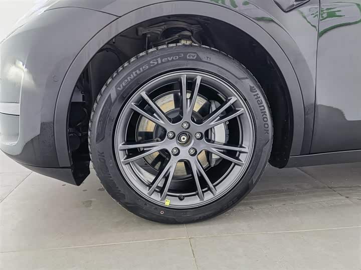 Фото 17 - Tesla Model Y