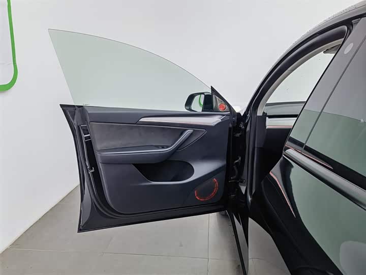 Фото 8 - Tesla Model Y