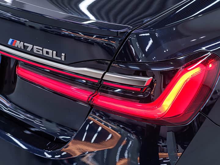 Фото 10 - BMW 7 Series