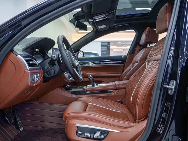 Фото 12 - BMW 7 Series