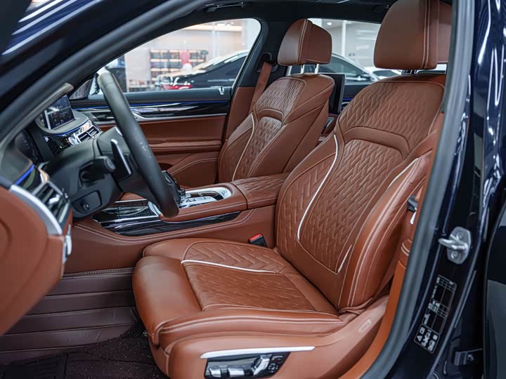 Фото 14 - BMW 7 Series