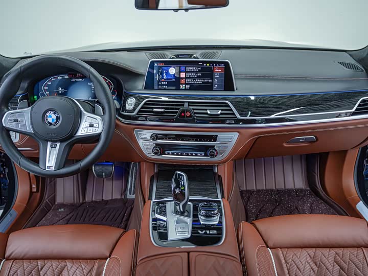 Фото 16 - BMW 7 Series