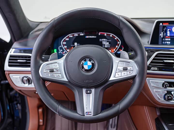 Фото 17 - BMW 7 Series