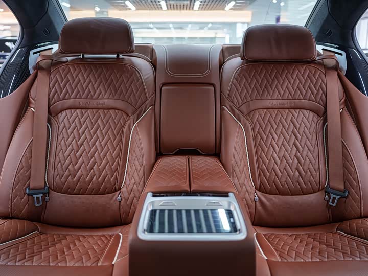 Фото 21 - BMW 7 Series