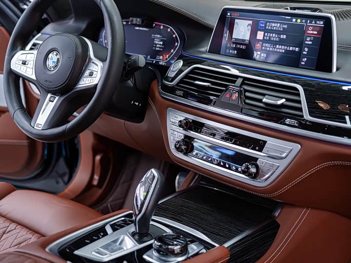 Фото 22 - BMW 7 Series
