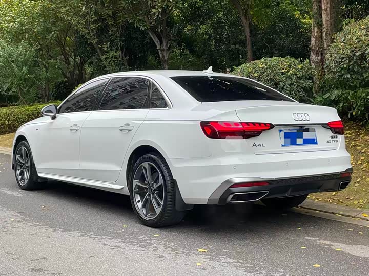 Фото 4 - Audi A4L