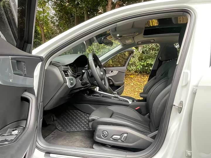 Фото 6 - Audi A4L