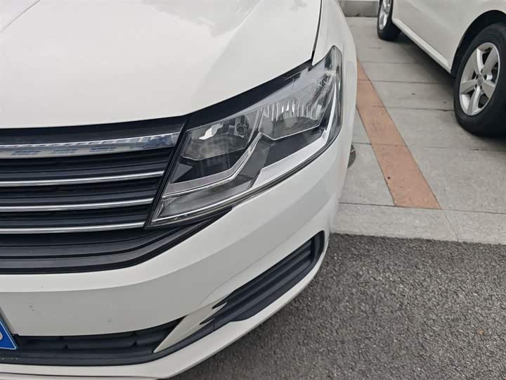 Фото 24 - Volkswagen Lavida