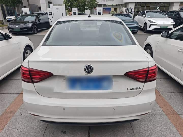 Фото 6 - Volkswagen Lavida