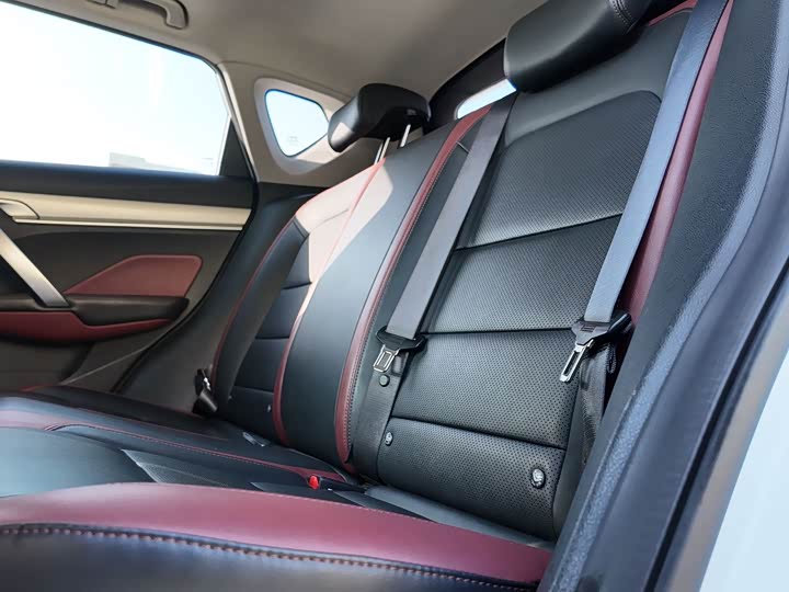 Фото 12 - Geely Coolray