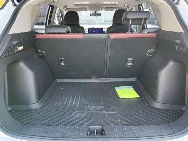 Фото 13 - Geely Coolray