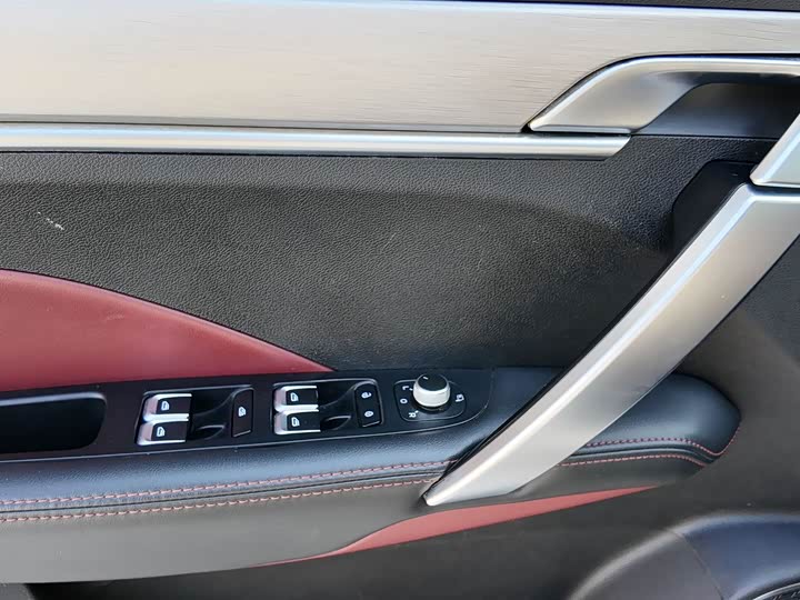 Фото 14 - Geely Coolray