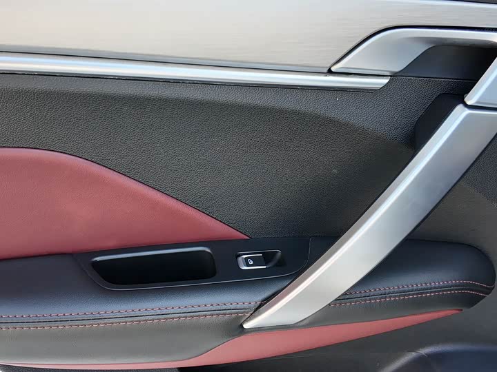 Фото 16 - Geely Coolray