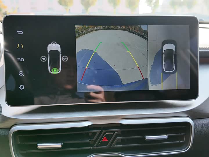 Фото 19 - Geely Coolray