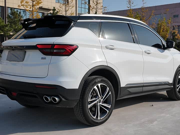 Фото 4 - Geely Coolray