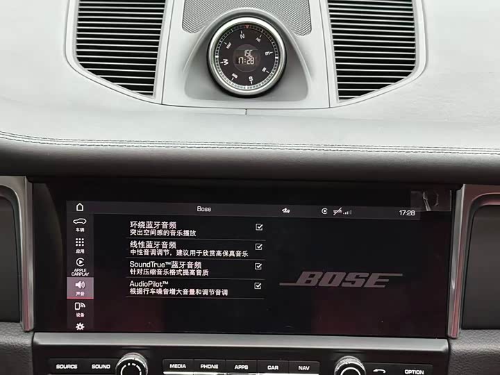 Фото 12 - Porsche Macan