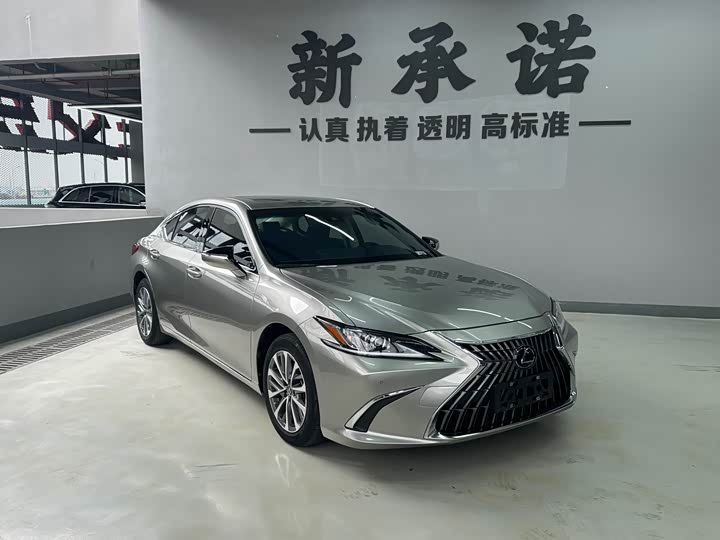 Фото 2 - Lexus ES