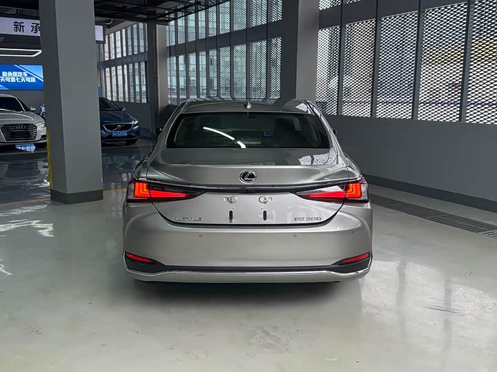 Фото 4 - Lexus ES