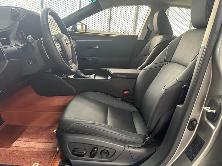 Фото 6 - Lexus ES