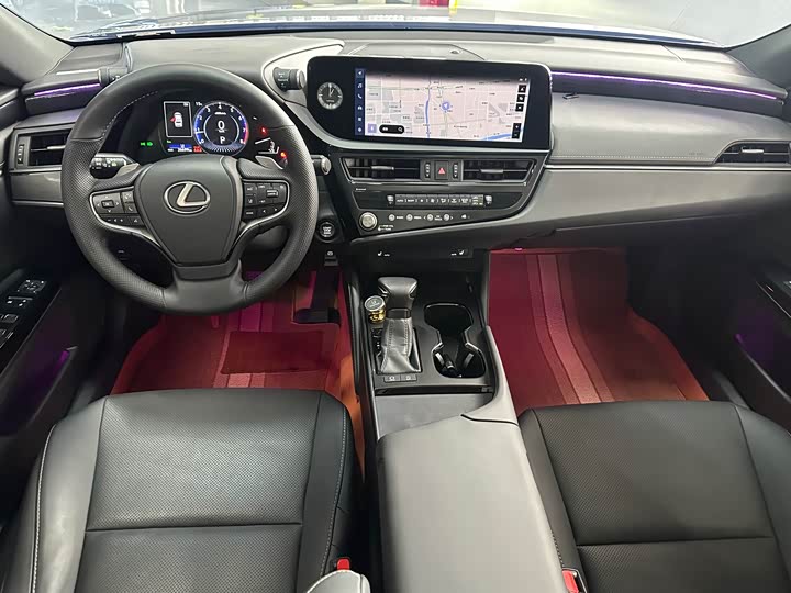 Фото 9 - Lexus ES