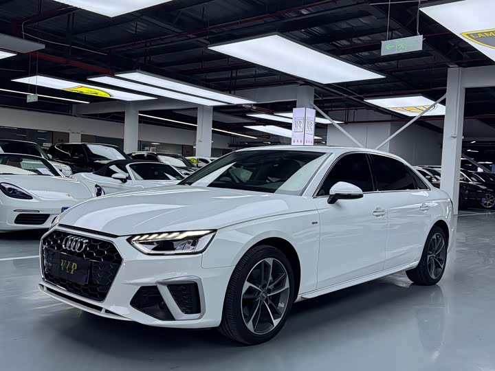 Фото 1 - Audi A4L