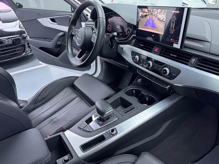 Фото 13 - Audi A4L