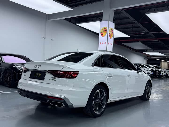 Фото 19 - Audi A4L